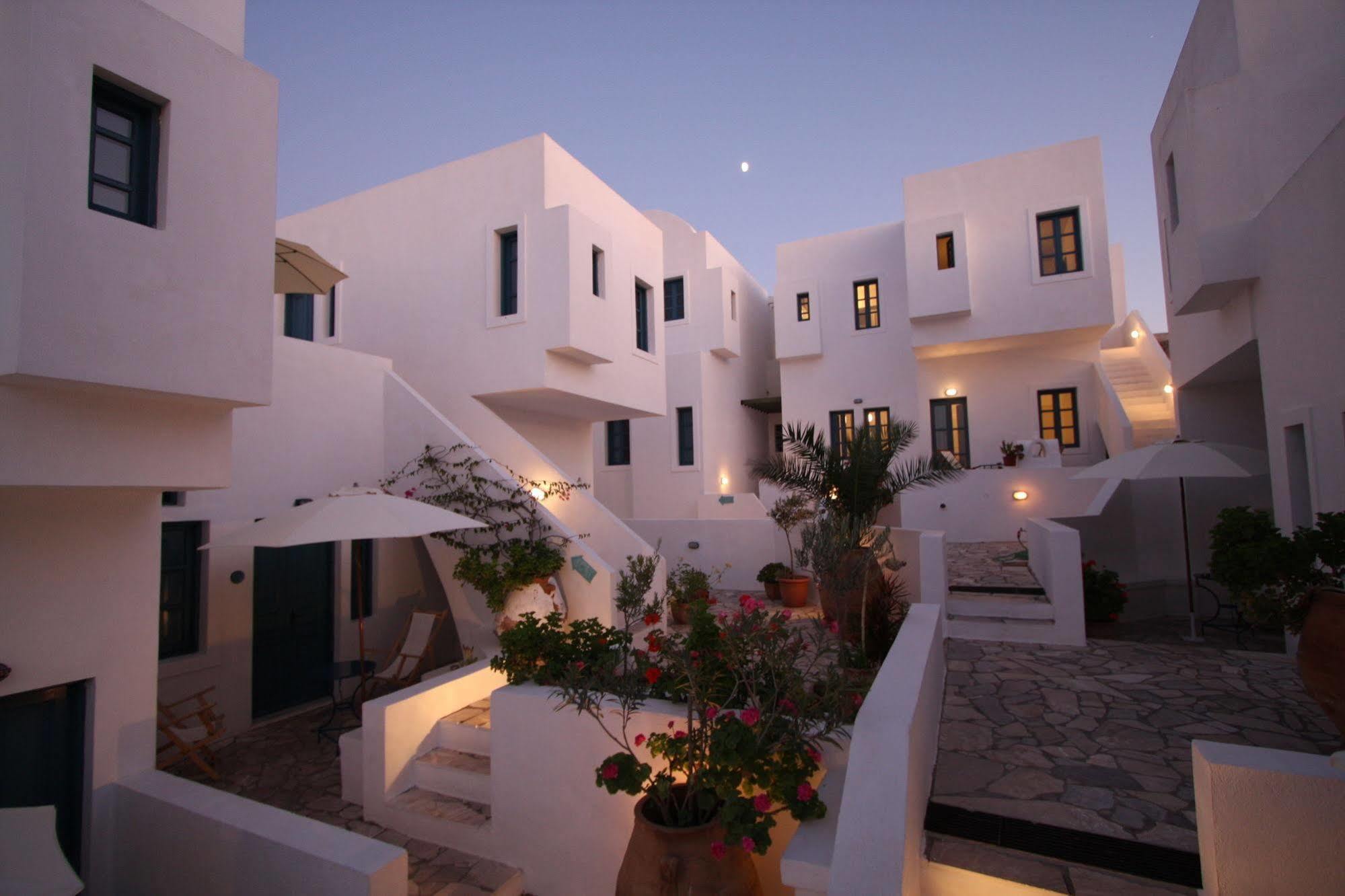 Oia'S Sunset Hotel Exterior photo